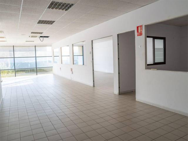 Local comercial en Alquiler en Calle Cristalería, 32 en Picadueñas