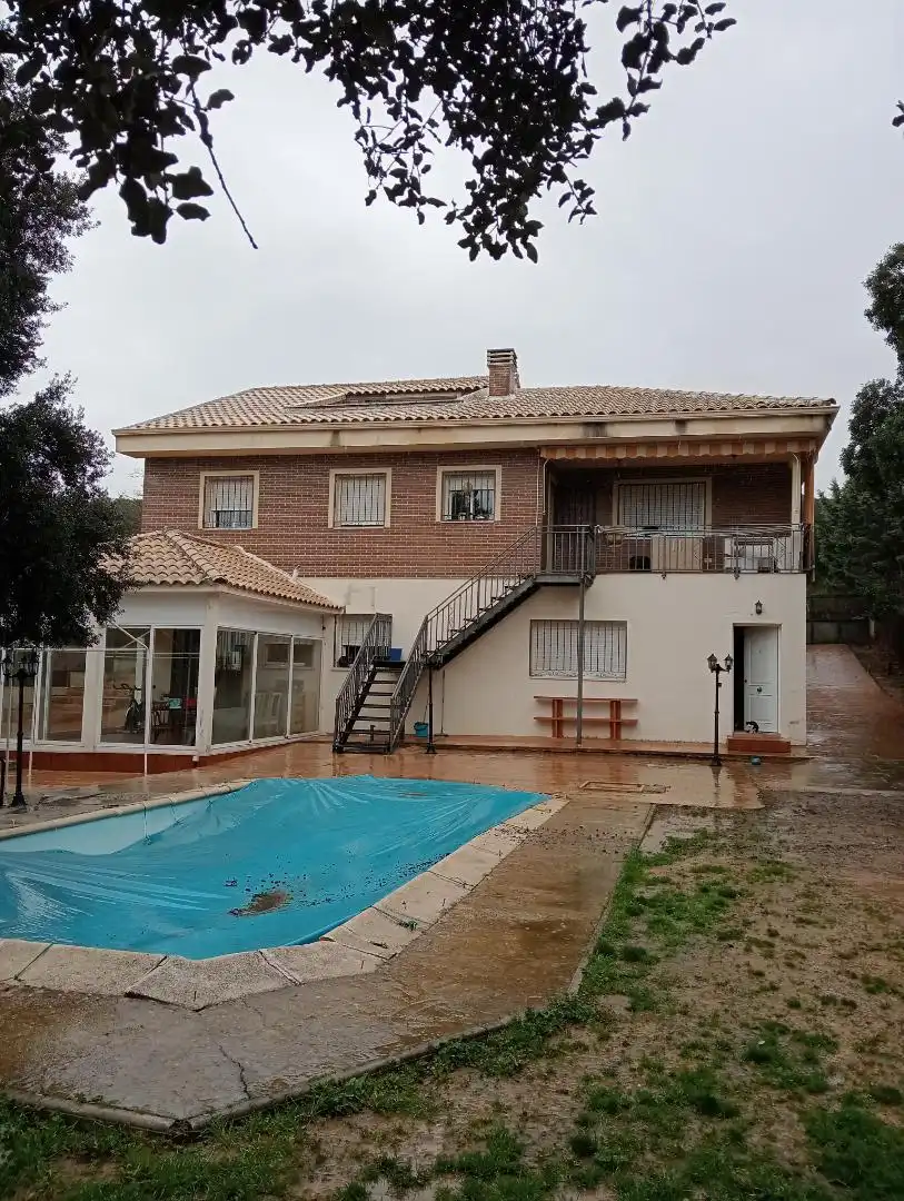 Vista exterior de Casa o chalet en venta en Valdeaveruelo con Terraza, Piscina y Amueblado