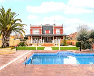 Jardí de Casa o xalet en venda en Arroyomolinos (Madrid) amb Aire condicionat, Terrassa i Piscina