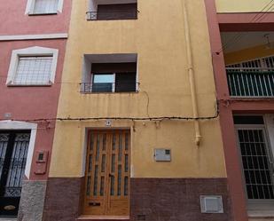 Vista exterior de Casa adosada en venda en Càlig amb Terrassa