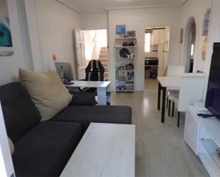 Sala d'estar de Apartament de lloguer en Torrevieja amb Aire condicionat, Calefacció i Jardí privat