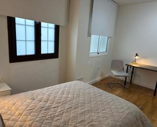 Bedroom of Apartment to share in San Cristóbal de la Laguna  with Air Conditioner and Parquet flooring