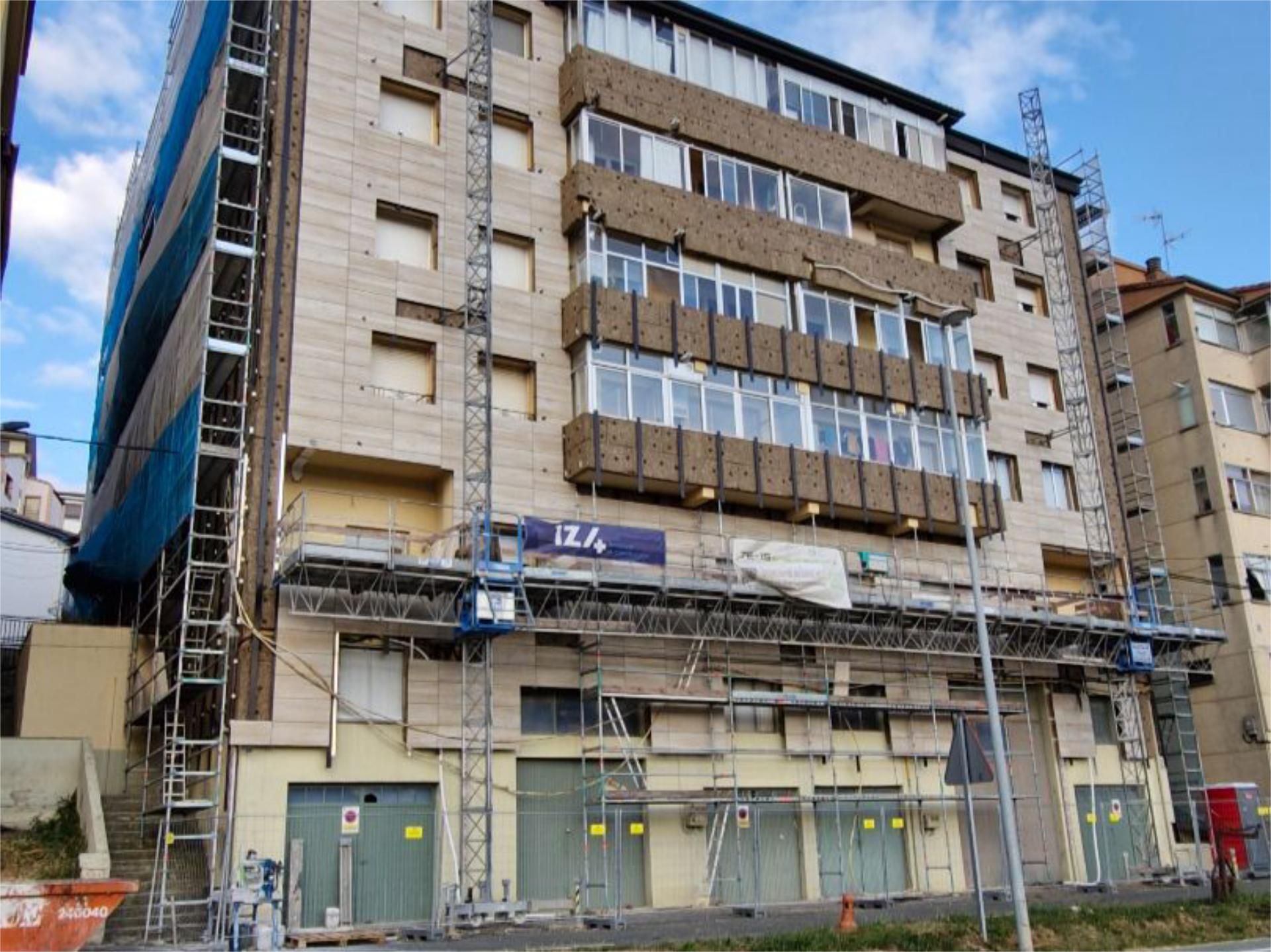 Vista exterior de Pis en venda en Lumbier amb Calefacció, Terrassa i Moblat