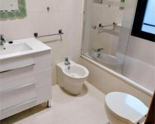 Bany de Apartament de lloguer en  Logroño amb Calefacció, Jardí privat i Terrassa