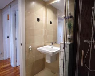 Bathroom of Flat for sale in  Madrid Capital  with Air Conditioner, Terrace and Swimming Pool