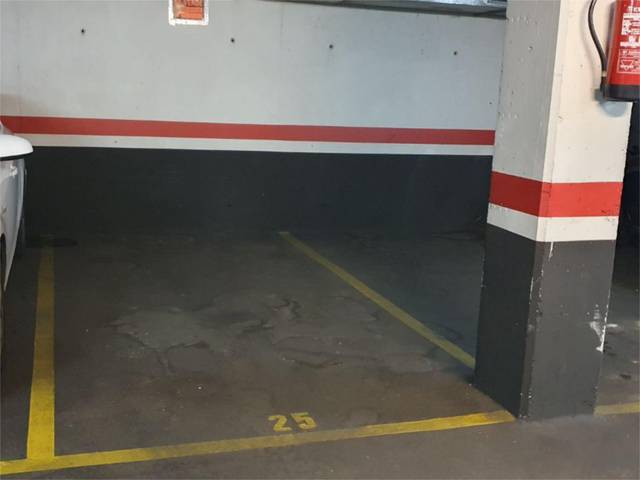 Garaje en Venta en Passeig Maragall, 83 en El Guinardó