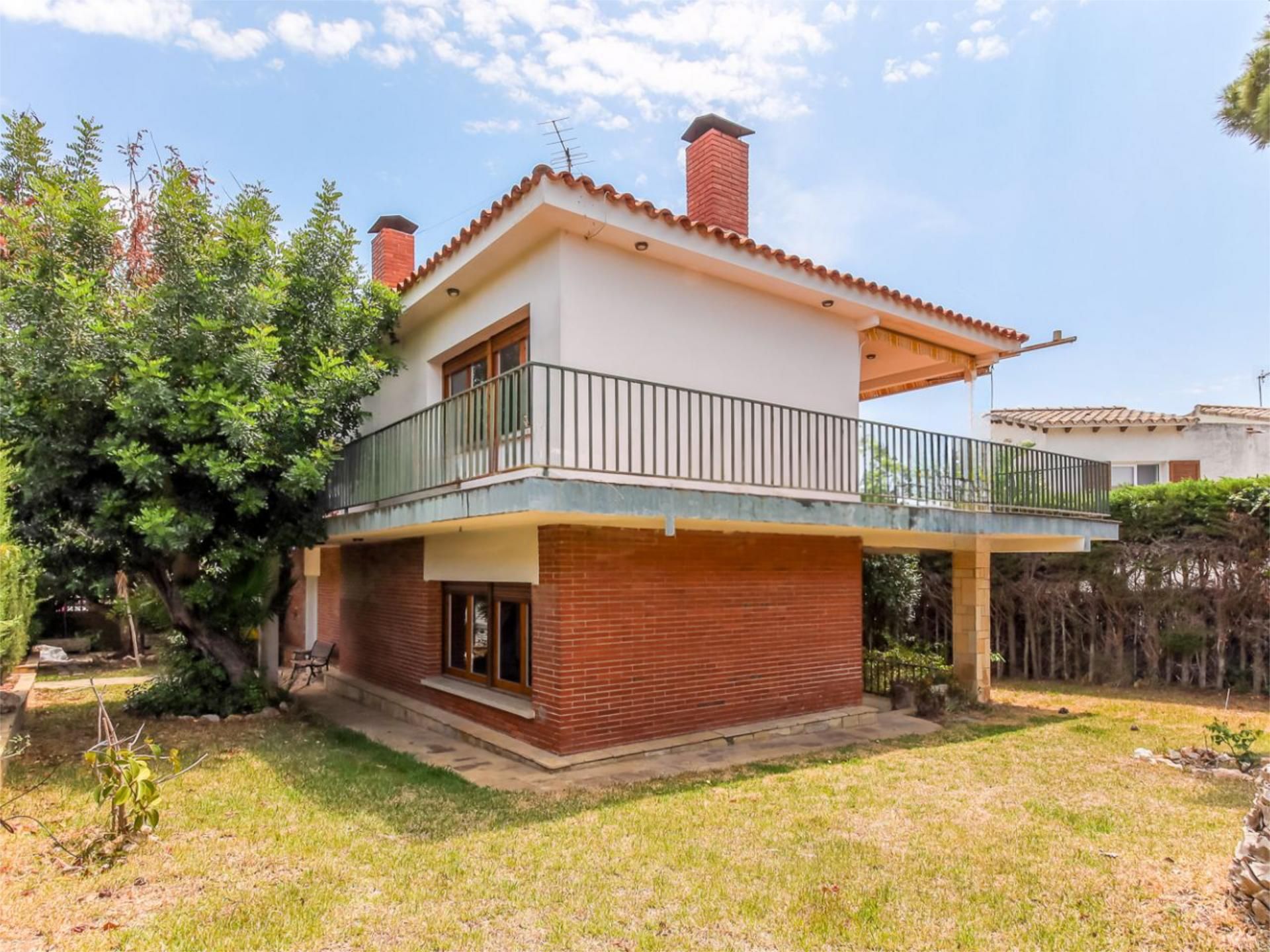 Exterior view of House or chalet for sale in El Vendrell  with Heating, Private garden and Terrace