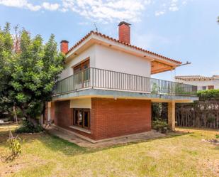 Vista exterior de Casa o xalet en venda en El Vendrell amb Calefacció, Jardí privat i Terrassa