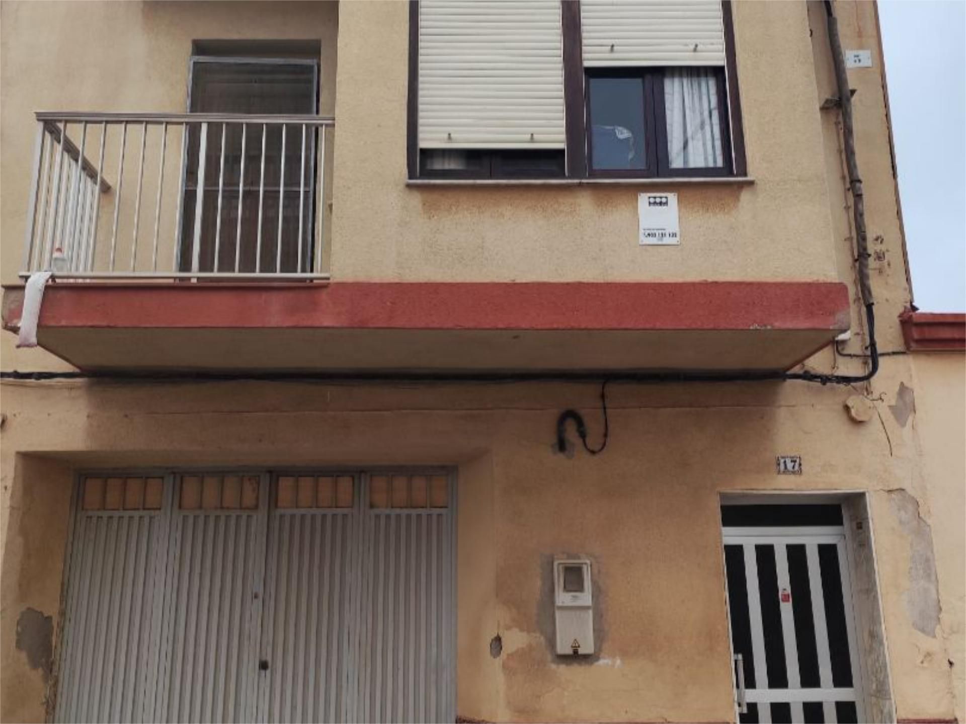 Vista exterior de Casa adosada en venda en Castellón de la Plana / Castelló de la Plana amb Balcó