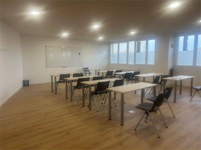 Oficina en Alquiler en Calle Abril, 42 en Rejas