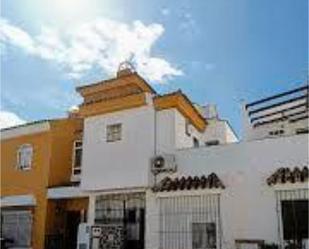 Vista exterior de Casa o xalet en venda en San Fernando amb Terrassa