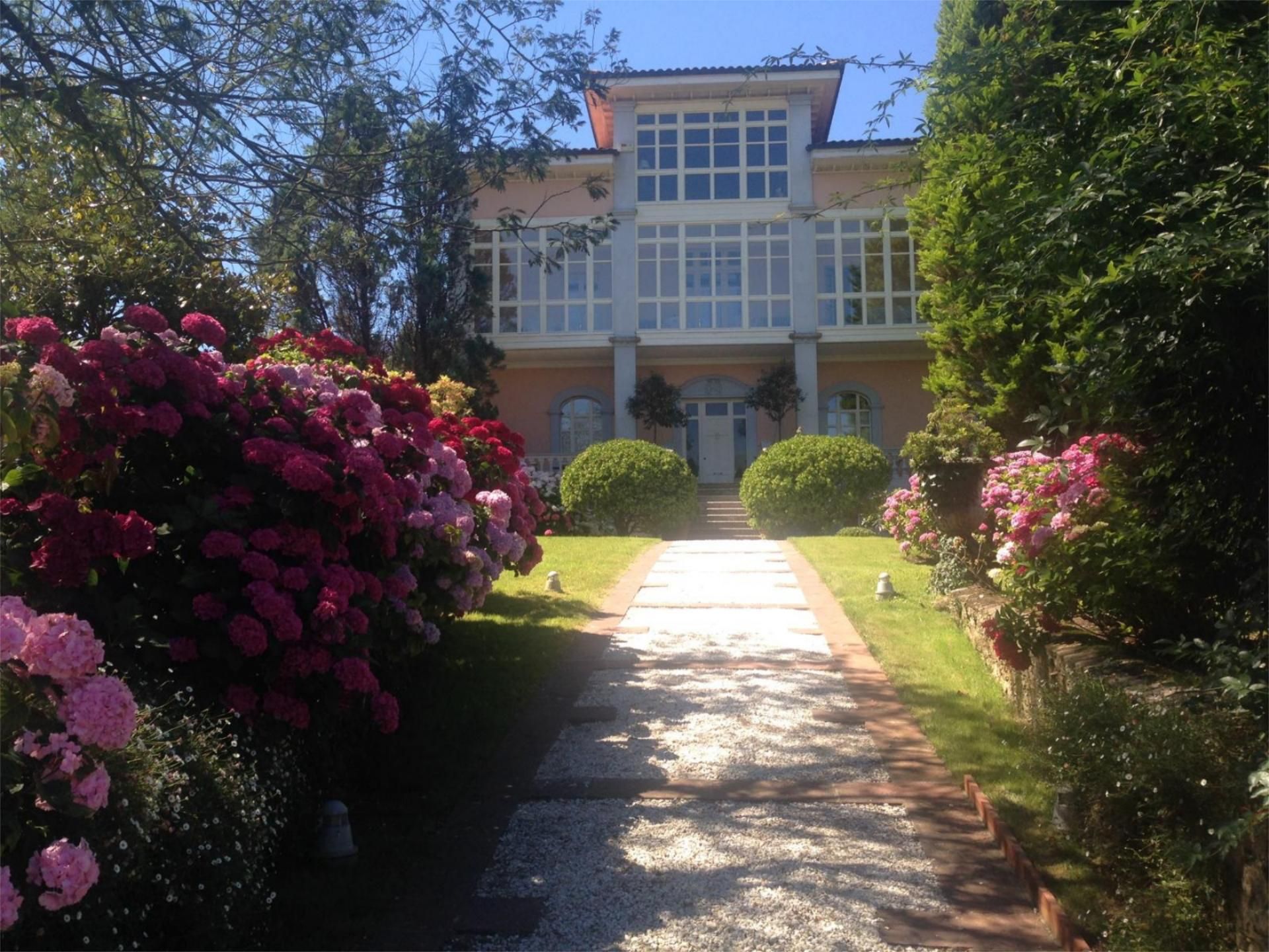 Jardí de Casa o xalet en venda en Piloña amb Calefacció, Jardí privat i Parquet