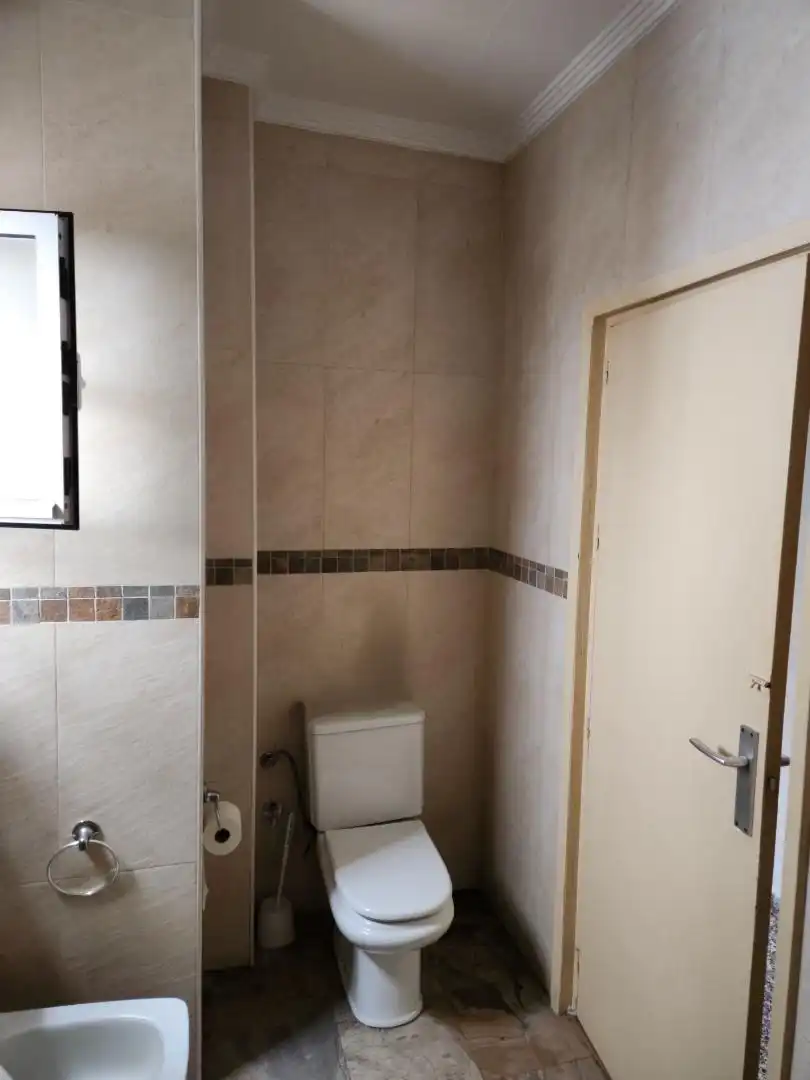 Casa adosada en venta en Calle Pepe Osorio, 29, San Pedro de Alcántara pueblo Baño de Casa adosada en venta en Marbella