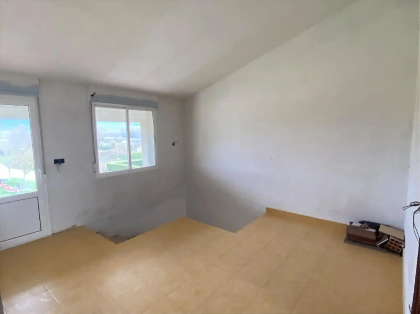 Casa adosada en venda a Poblado Bustillo de Villarcayo, 23, Medina de Pomar Dormitori de Casa adosada en venda en Medina de Pomar amb Terrassa i Balcó