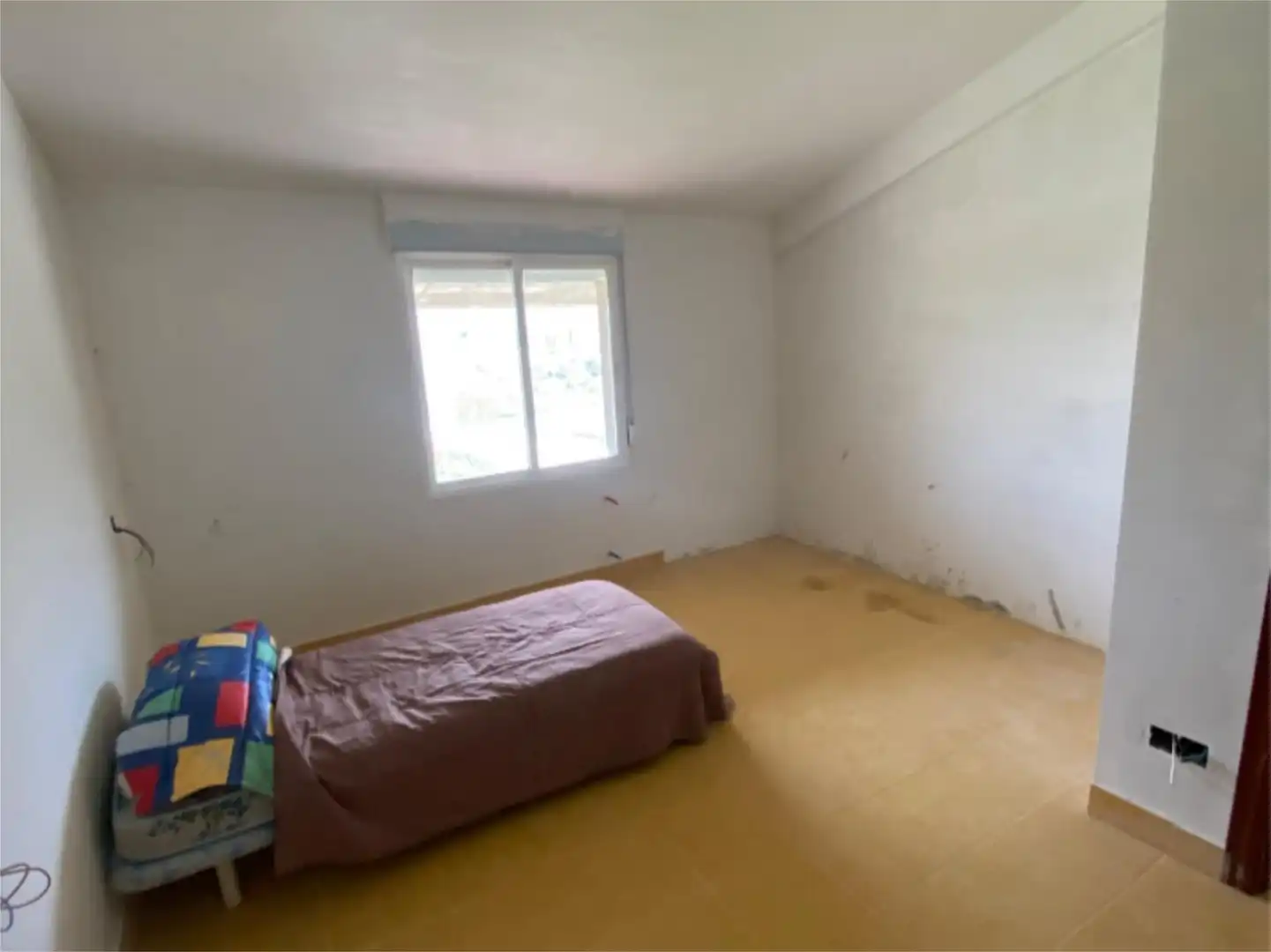 Casa adosada en venda a Poblado Bustillo de Villarcayo, 23, Medina de Pomar Dormitori de Casa adosada en venda en Medina de Pomar amb Terrassa i Balcó