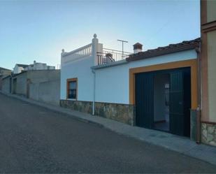 Vista exterior de Casa o xalet en venda en La Albuera amb Terrassa