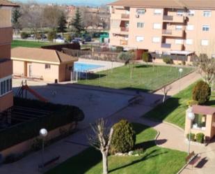 Vista exterior de Pis en venda en Humanes de Madrid amb Calefacció, Jardí privat i Terrassa