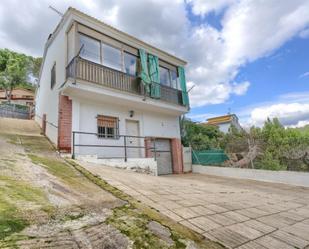 Vista exterior de Casa o xalet en venda en Rubí amb Aire condicionat, Terrassa i Balcó