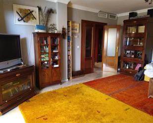 Living room of Flat to rent in  Granada Capital  with Air Conditioner, Heating and Terrace