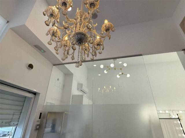 Local comercial en Alquiler en Avenida Manuel Clavero Arévalo, 13 en Entrenúcleos