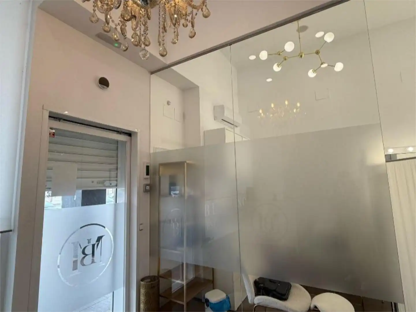 Local de alquiler en Dos Hermanas con Aire acondicionado, Parquet y Amueblado