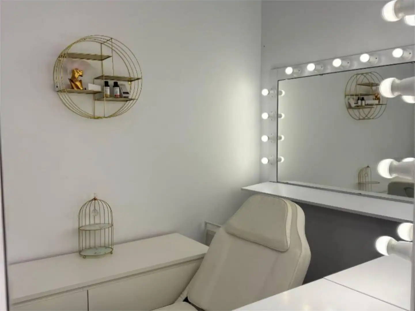 Habitación de Local de alquiler en Dos Hermanas con Aire acondicionado, Parquet y Amueblado