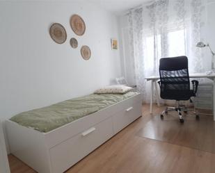 Bedroom of Flat to share in  Zaragoza Capital  with Air Conditioner, Heating and Parquet flooring