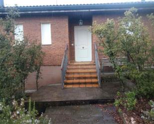 Vista exterior de Casa adosada en venda en Albalate de Zorita amb Calefacció, Jardí privat i Terrassa