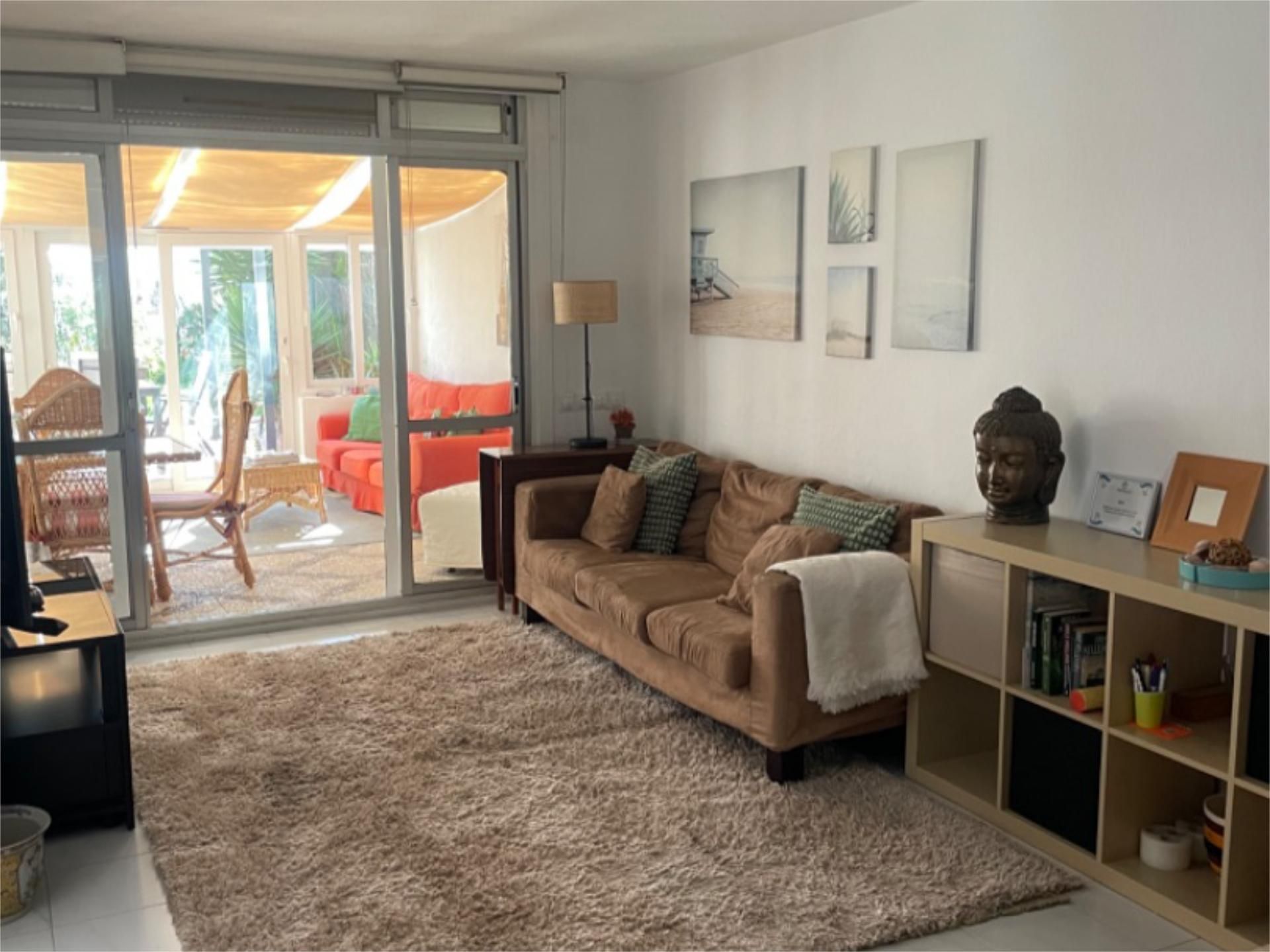 Living room of Flat for sale in Estepona  with Air Conditioner, Terrace and Swimming Pool
