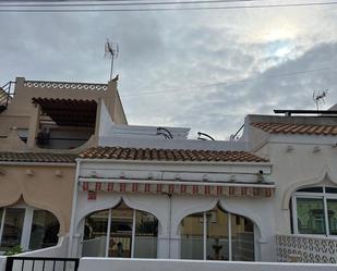 Vista exterior de Casa adosada de lloguer en San Miguel de Salinas amb Aire condicionat, Calefacció i Jardí privat