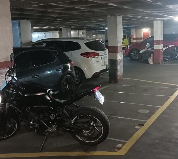 Garatge de lloguer a Travessera Industrial, 177, Centre, Barcelona - imatge 1 Foto 1 de Garatge de lloguer a Travessera Industrial, 177, Centre, Barcelona