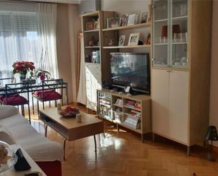 Living room of Flat for sale in  Madrid Capital  with Air Conditioner, Heating and Private garden