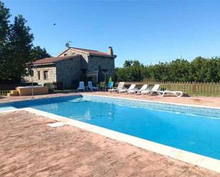 Piscina de Casa adosada en venda en Ciudad Rodrigo amb Calefacció, Jardí privat i Terrassa