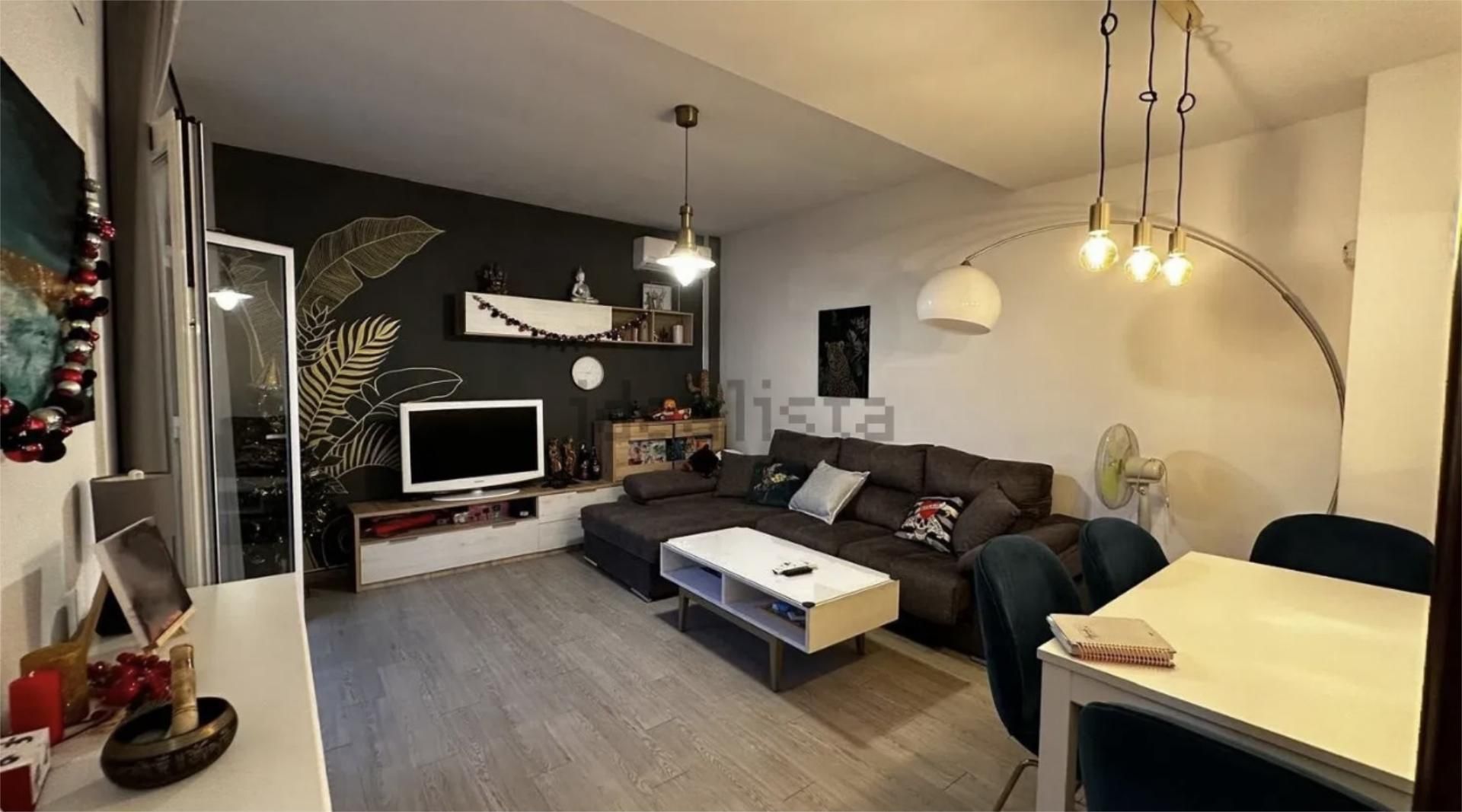 Sala d'estar de Casa adosada en venda en Gerena amb Aire condicionat, Terrassa i Balcó
