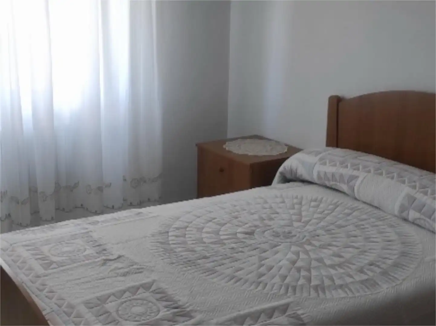 Dormitori de Casa o xalet en venda en Garciaz amb Calefacció, Traster i Moblat