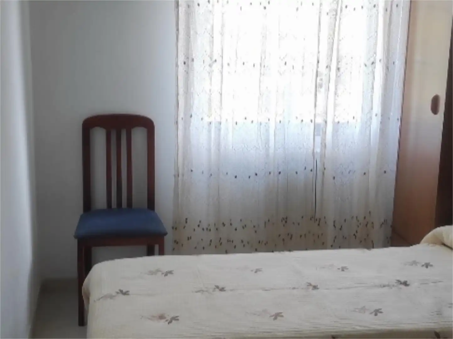 Dormitori de Casa o xalet en venda en Garciaz amb Calefacció, Traster i Moblat