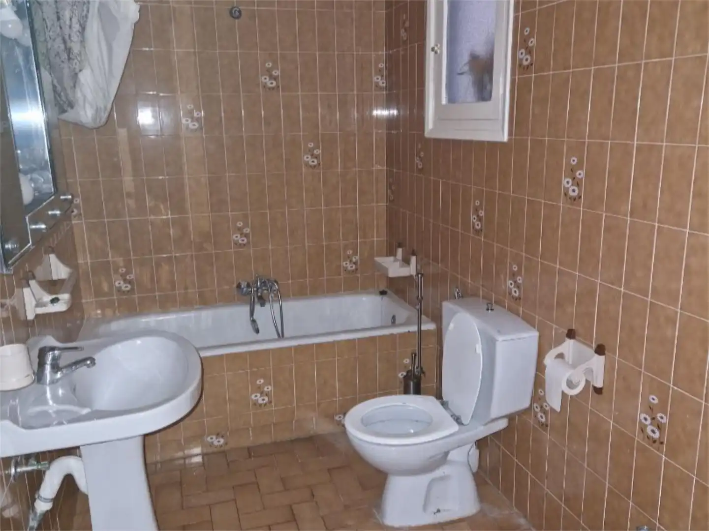 Casa adosada en venta en Calle Ramón y Cajal, 10, Luna Baño de Casa adosada en venta en Luna con Trastero, Amueblado y Balcón