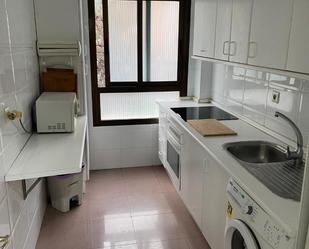 Cuina de Apartament de lloguer en  Sevilla Capital amb Aire condicionat, Moblat i TV