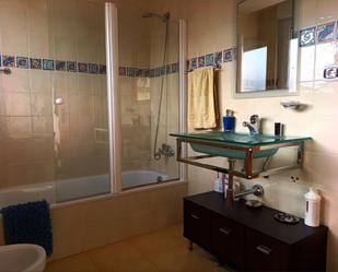 Bathroom of Flat for sale in Valverde de la Virgen  with Heating, Private garden and Terrace