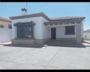 Vista exterior de Casa adosada en venda en Chiclana de la Frontera