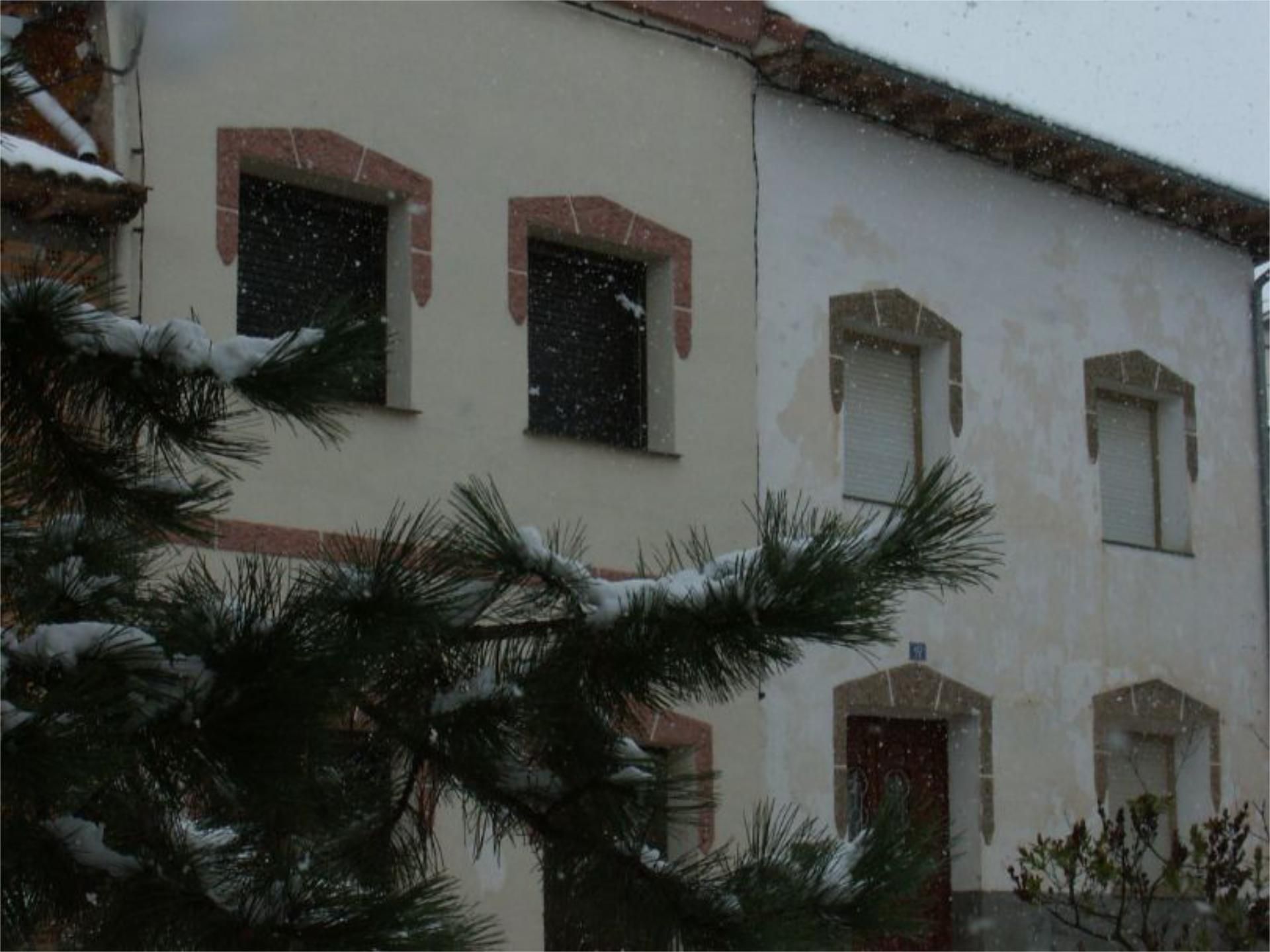 Vista exterior de Casa adosada en venda en Busto de Bureba amb Calefacció, Parquet i Moblat