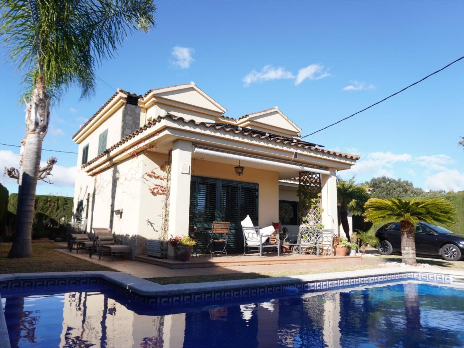 House or chalet for sale in Carrer de L'emperador, 25, Boverals - Saldonar Exterior view of House or chalet for sale in Vinaròs with Air Conditioner, Terrace and Swimming Pool