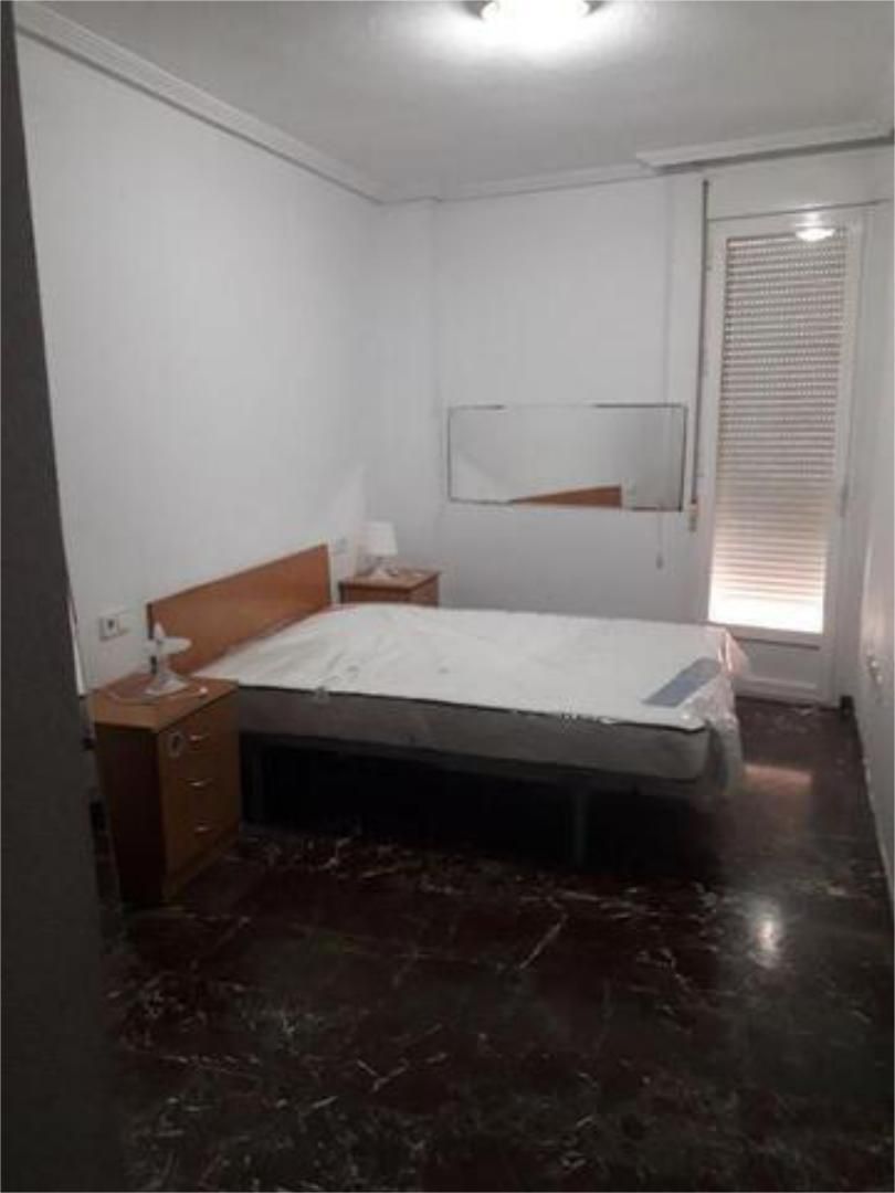 Dormitori de Apartament en venda en  Murcia Capital amb Calefacció i Moblat