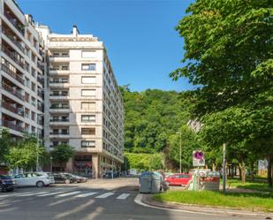 Vista exterior de Pis en venda en Donostia - San Sebastián  amb Balcó