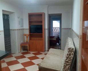 Living room of Flat for sale in Vélez-Málaga  with Air Conditioner, Terrace and Furnished