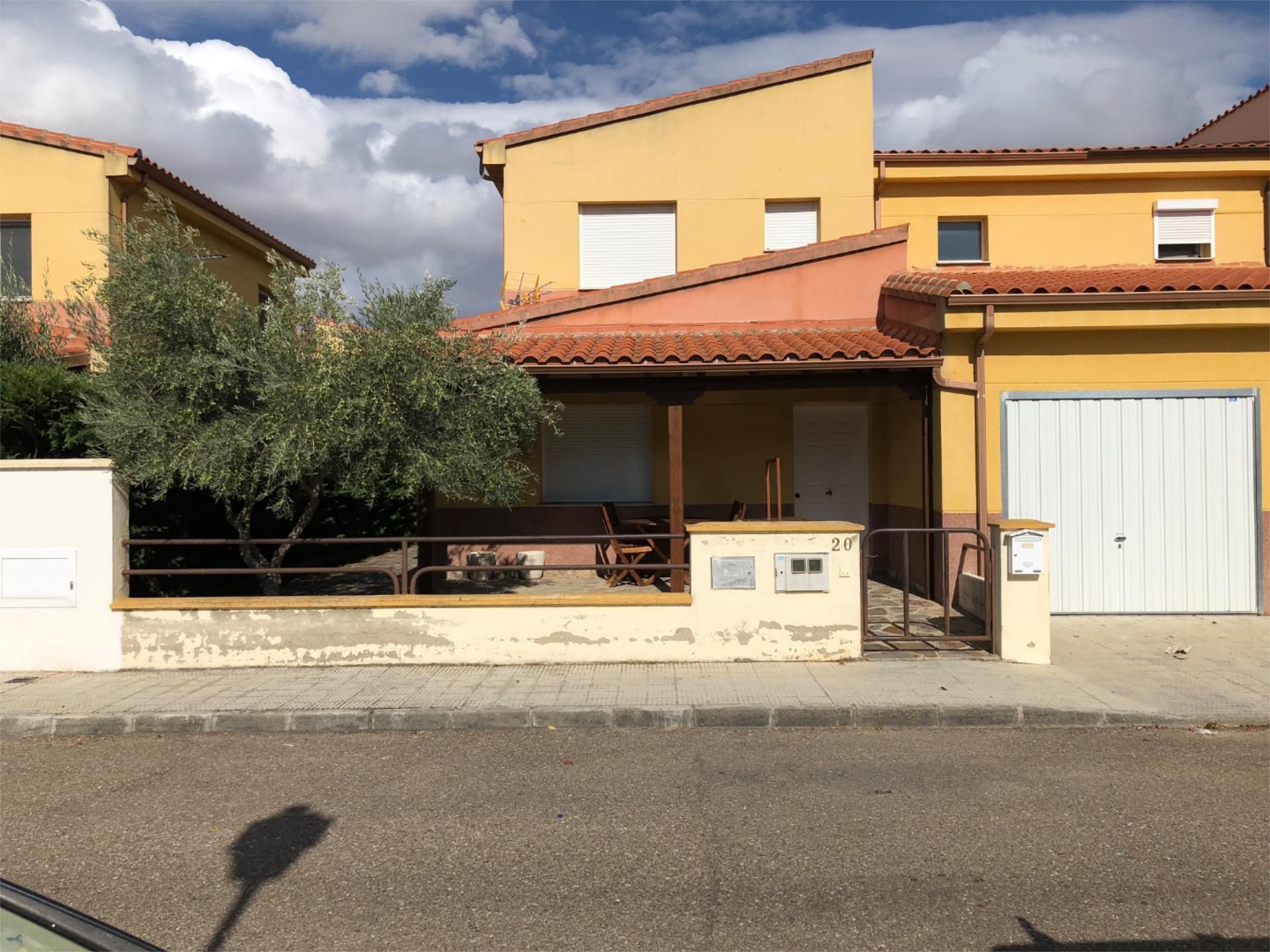 Vista exterior de Casa o xalet en venda en Villaralbo amb Aire condicionat