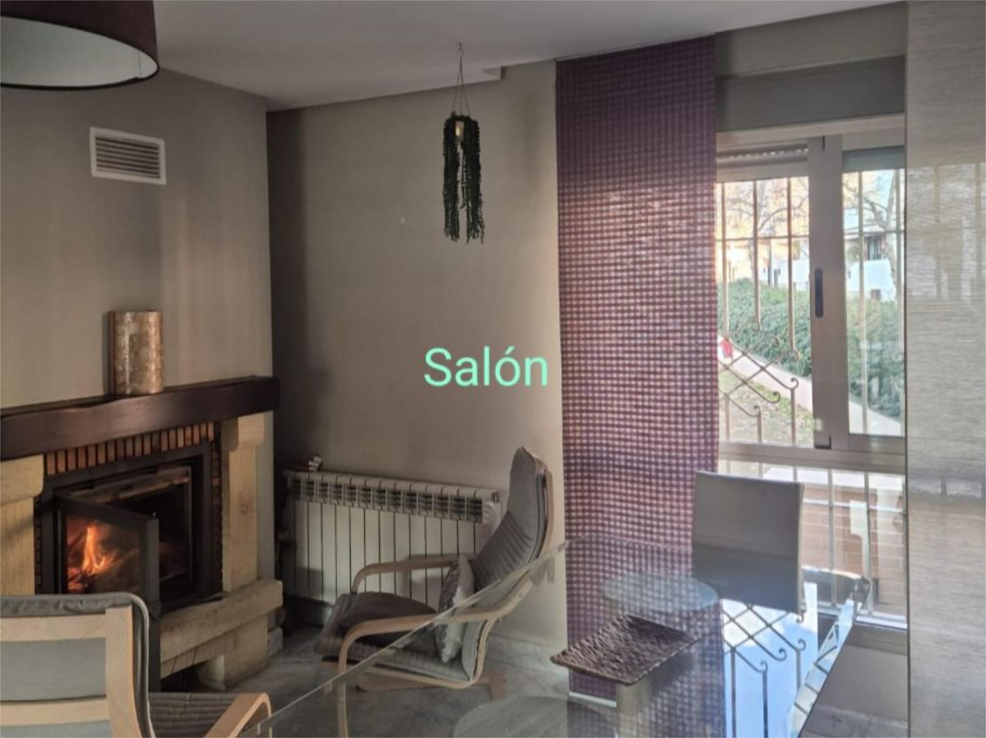 Sala d'estar de Casa adosada en venda en  Granada Capital