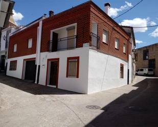 Vista exterior de Casa adosada en venda en Peraleda de la Mata amb Aire condicionat, Terrassa i Traster