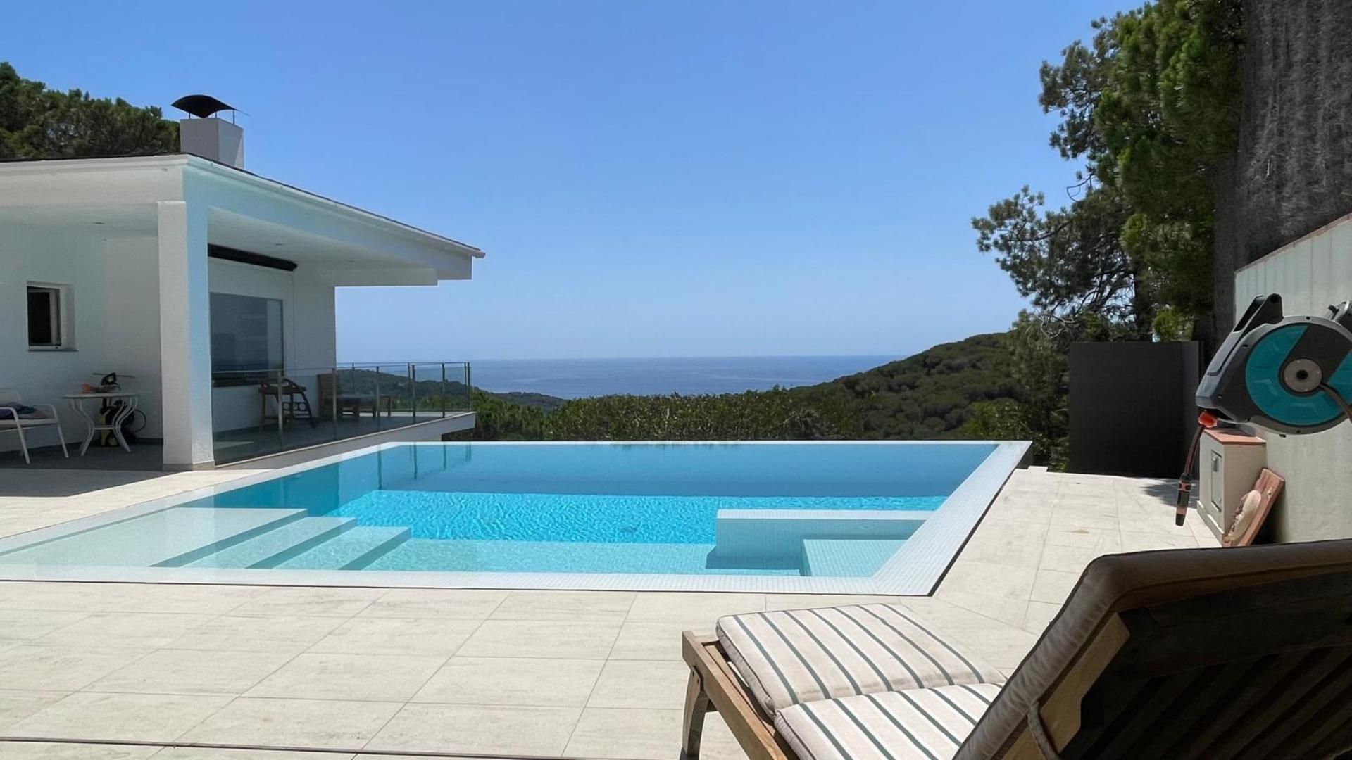 Swimming pool of House or chalet for sale in Lloret de Mar  with Air Conditioner, Heating and Parquet flooring