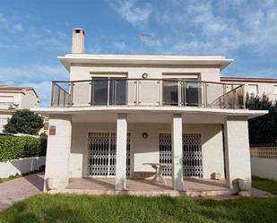 Vista exterior de Casa o xalet en venda en Cunit amb Aire condicionat, Terrassa i Balcó